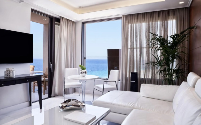 Bellevue On The Beach Suites