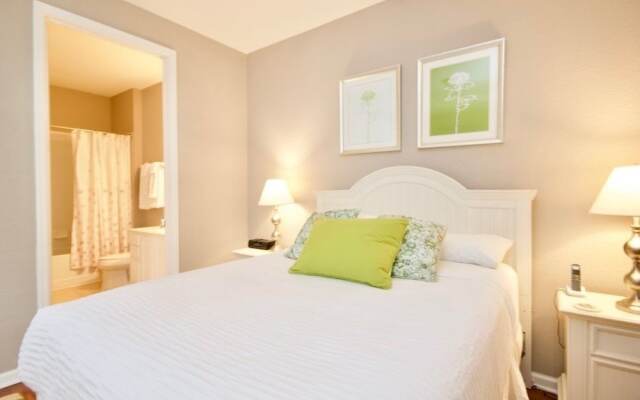 Lake View Joy 2 Bedroom Condo