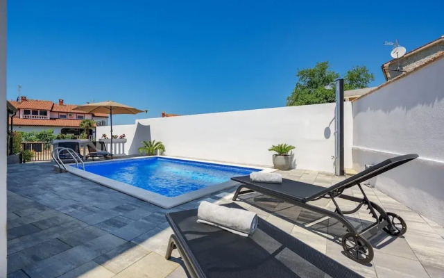 Lush Apartment With Private Pool