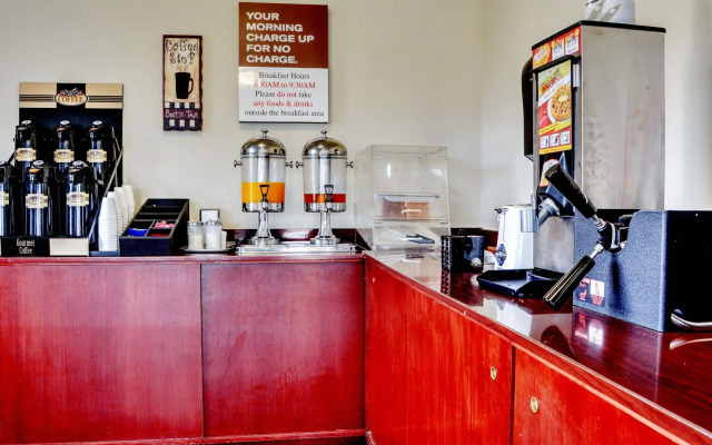 OYO Woodland Hotel and Suites