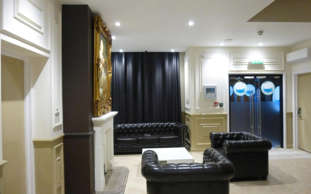 Real Dreams Hotel