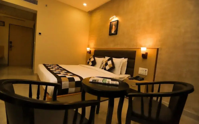 Hotel Aarunya Royale