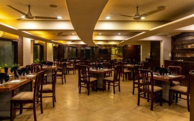 Col's Hotel Uphaar