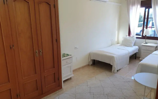 Delightful Spacious 2 bed Apartment in Nerja
