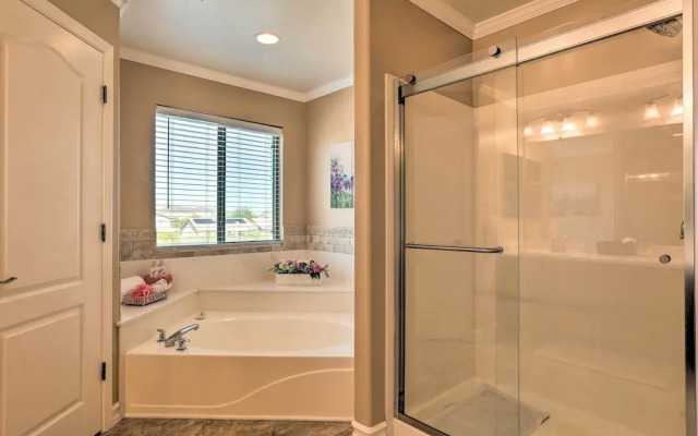 Modern Tucson Home w/ Patio + Saltwater Pool!