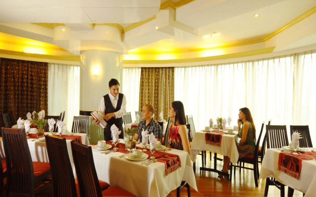 Oxford Suites Makati