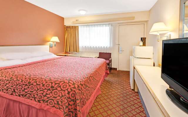 Days Inn by Wyndham Overland Park/Metcalf/Convention Center