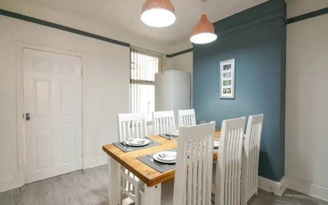 Elegant 2 Bed House at Saxon - Leicester