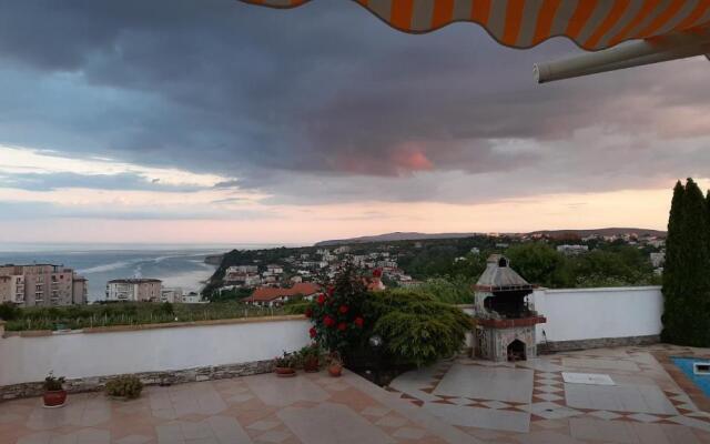 Villa Byala Grape House