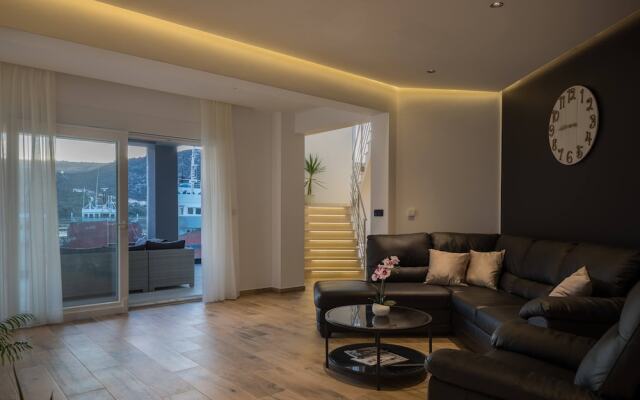 Beachfront Villa Seashell with Pool