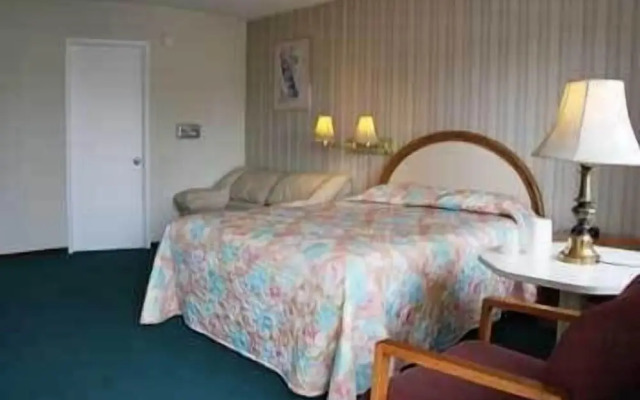 Redwood Inn