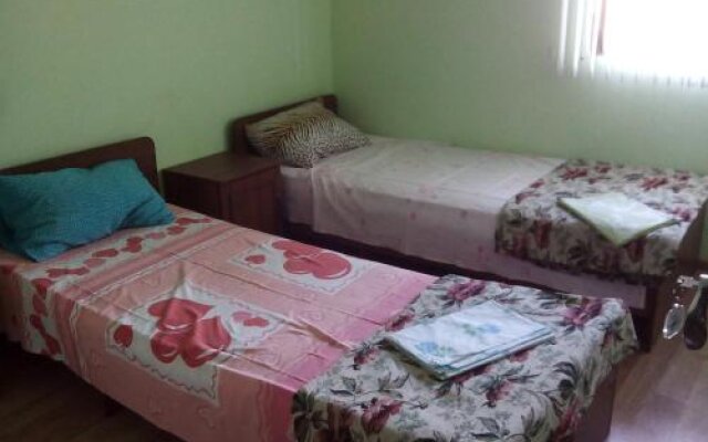 Roza Guest House