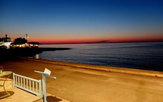 Socrates Apartments & Restaurant