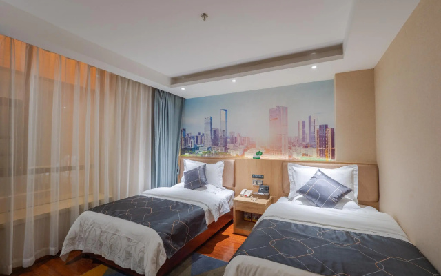 Chonpines Hotel (Shenzhen Gongming Honghuashan Metro Station)