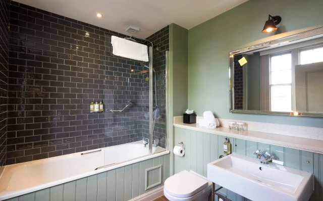 The Crown Manor House Hotel
