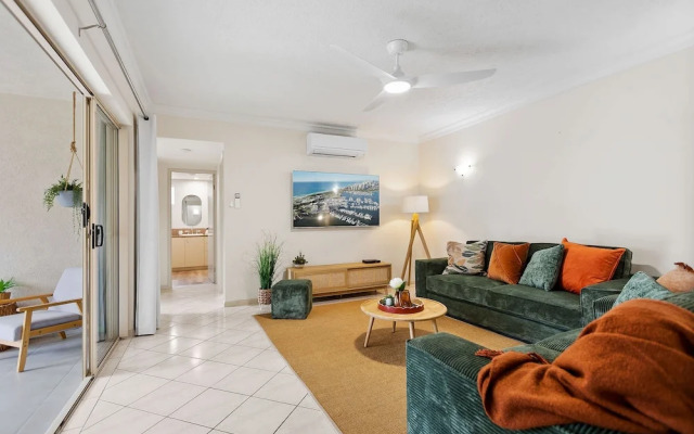 Lakeside Luxe Retreat - Pool View BBQ Spa Bath