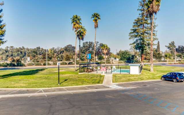 Motel 6 Visalia, CA