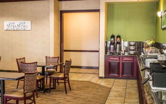 Sleep Inn & Suites at Six Flags