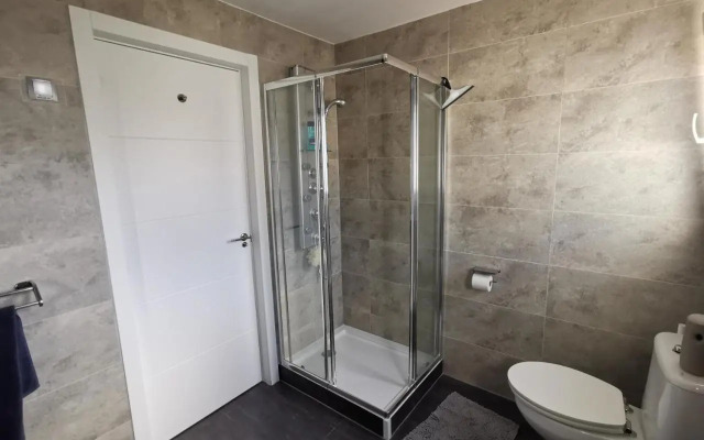Refurbished 2-Bed Apartment in El Paraiso Alto