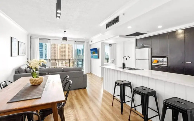 Chevron With 3beds and own Carpark Within Tower3