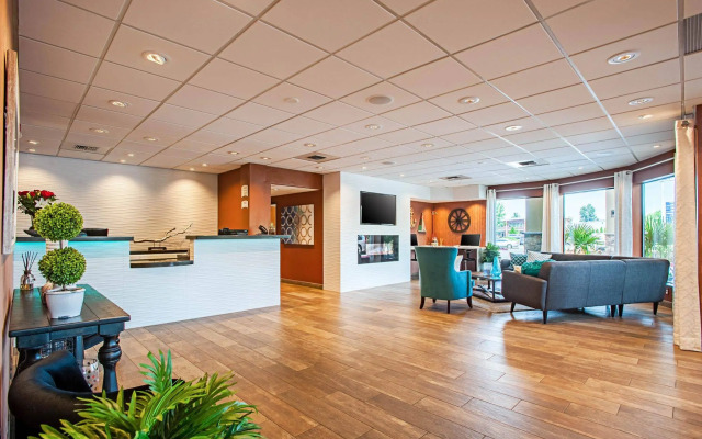 Quality Inn & Suites Kenedy - Karnes City