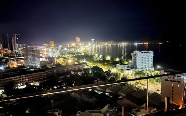 Stunning Ocean View Apartment in FLC Sea Tower