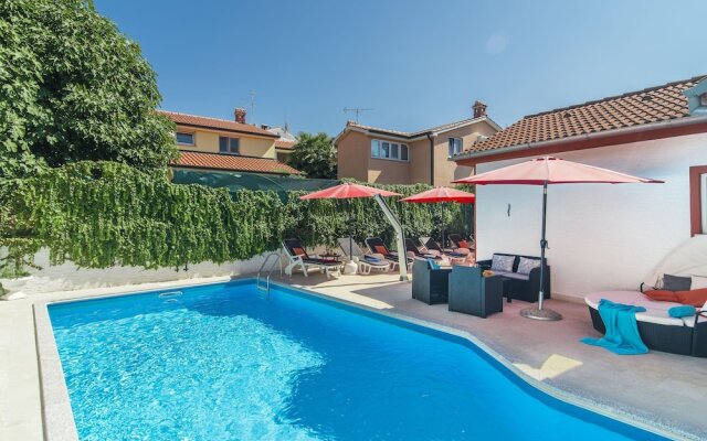 Comfortable Villa in Porec with Private Swimming Pool