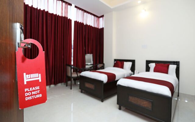 OYO 9275 Hotel Royal Inn