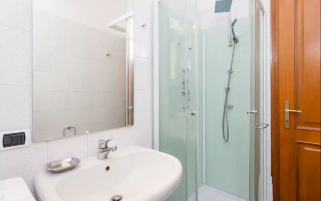 Comodo appartamento con due stanze al Colosseo