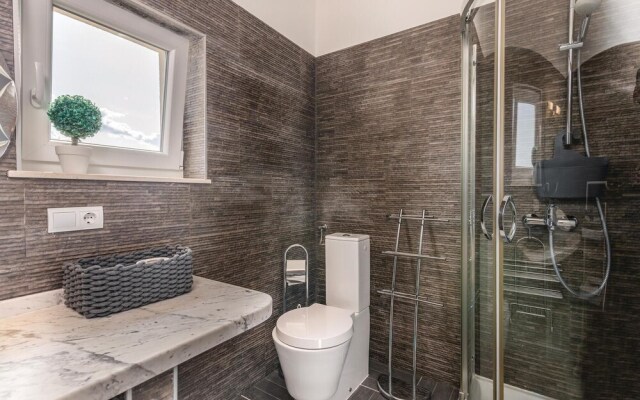 Amazing Home in Linardici With Wifi and 6 Bedrooms