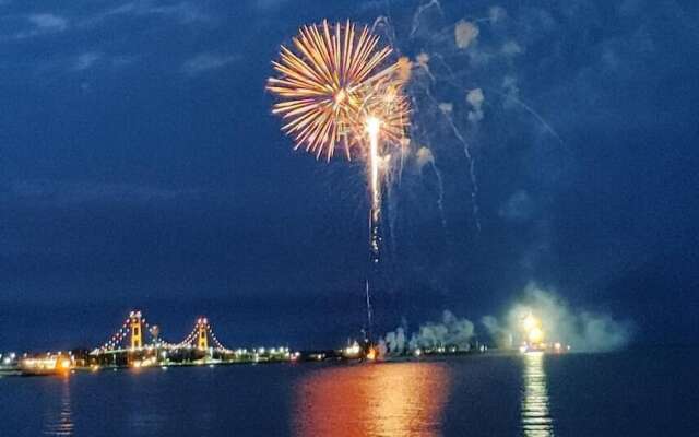 Bridge View Motel & Condo's