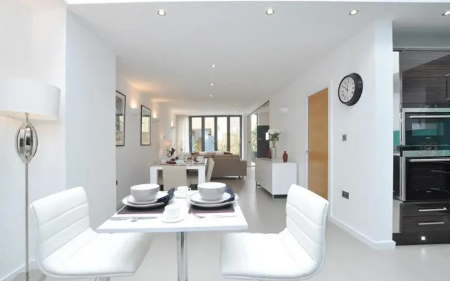 Luxury 4 bed home in Islington