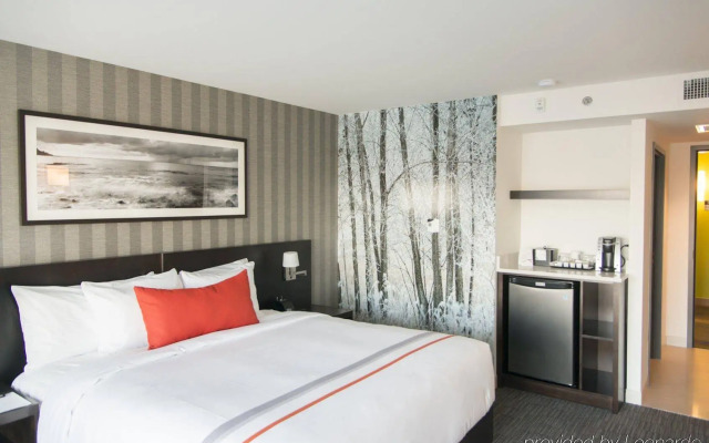 The Grand Winnipeg Airport Hotel by Lakeview