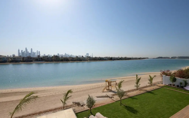 Villa on Beach w Private Pool The Palm Jumeirah
