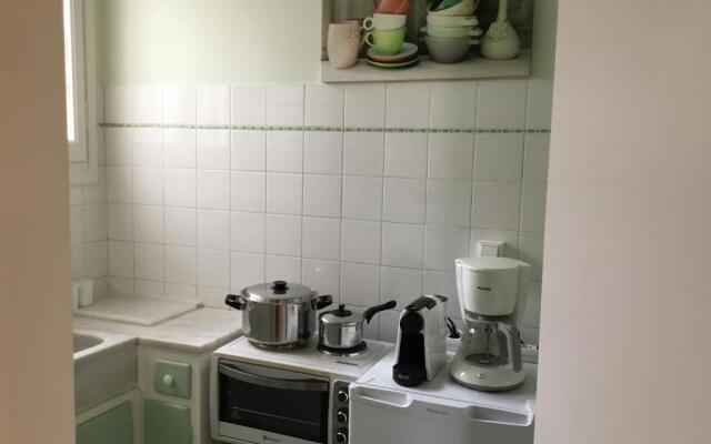 Athens-Plaka, Peter’s beautiful apartment in Temple of Zeus