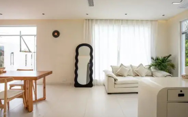 Shanghai Yinchen Yilanwan Audiovisual Hotel