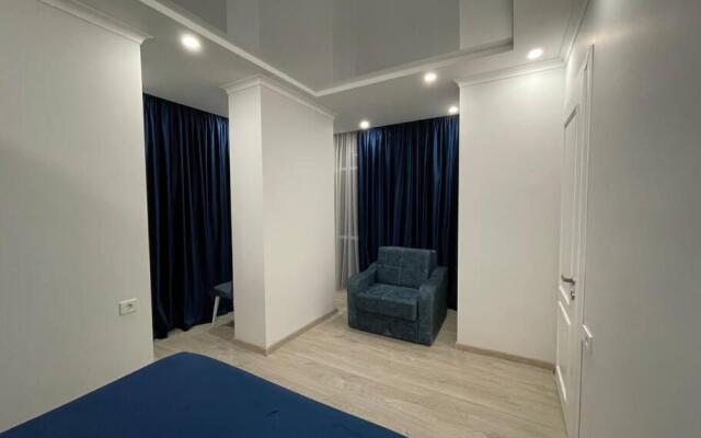 Lovely 1-bedroom apartment with pool.