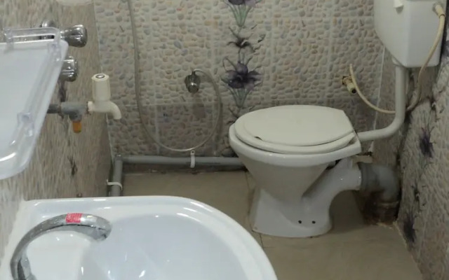 Royal Guest House & Service Apartment
