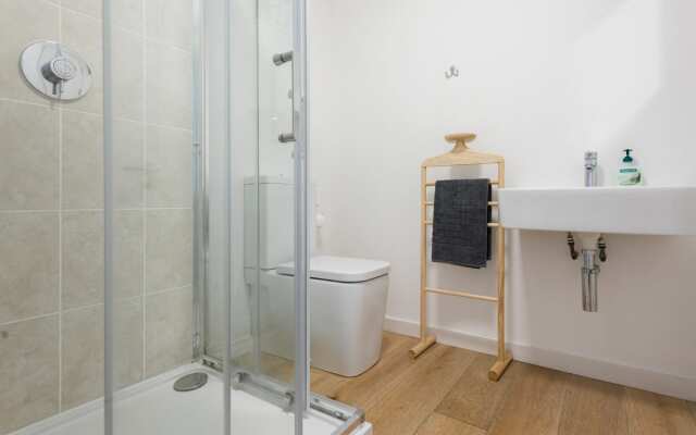 The Cliffside Loft - Distinctly Modern 3BDR Riverside Home