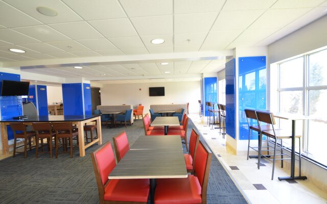 Holiday Inn Express Toledo-Oregon by IHG