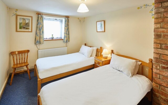 Host Stay Owl in Newton-on-rawcliffe