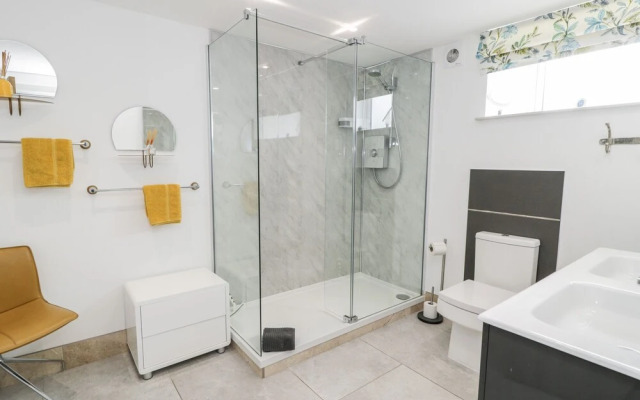 Capel Mawr, Basement 19