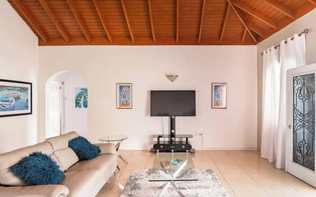 Runaway Bay Gem Villa