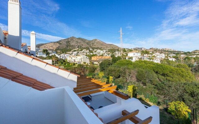 Luxury townhouse with pool