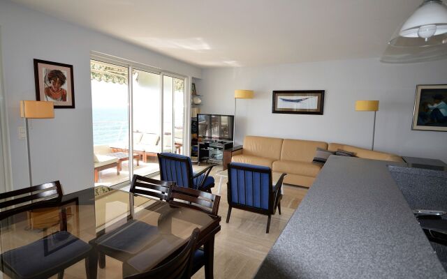 Wonderful seafront Apartment - 3-bedroom