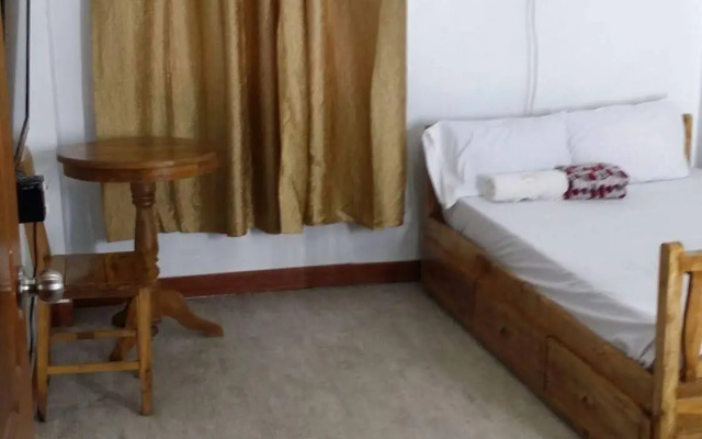 Rooms 498 Hostel