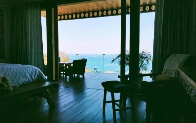 Paradise Garage Komodo Villa