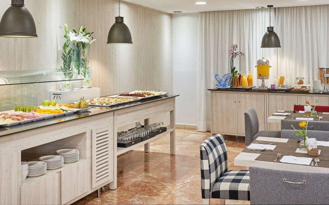 NH Córdoba Califa Hotel