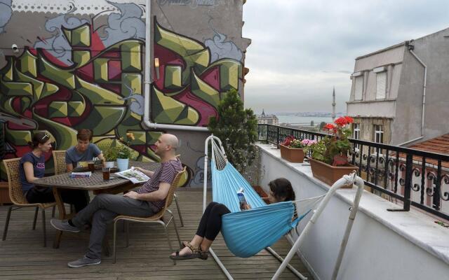 Hush Hostel Lounge