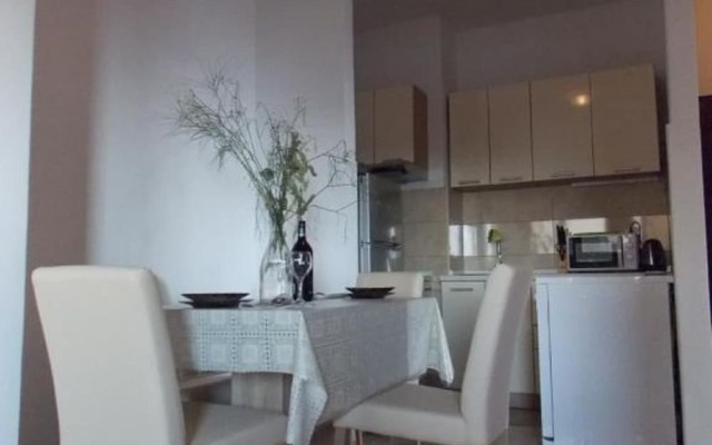 Tranquil Villa in Podstrana near Mutogras Beach